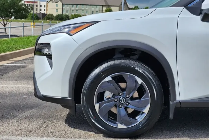 2025 Nissan Rogue SV photo 1