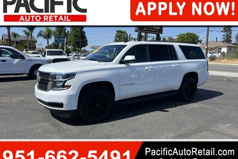 2015 Chevrolet Suburban LT photo 1