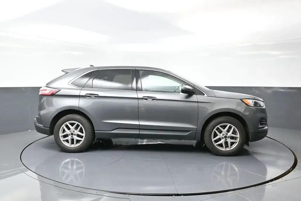 2024 Ford Edge SEL photo 1