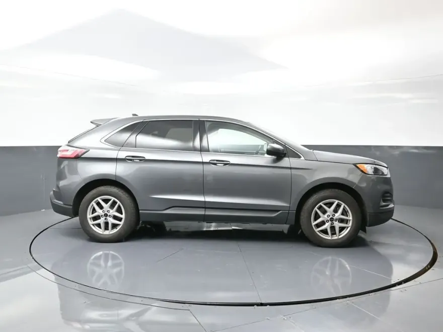 2024 Ford Edge SEL photo 1