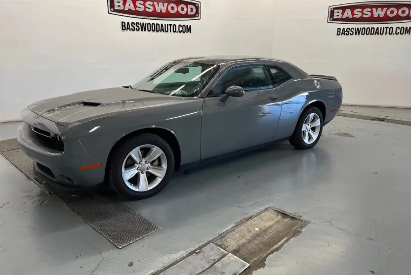 2023 Dodge Challenger SXT photo 1