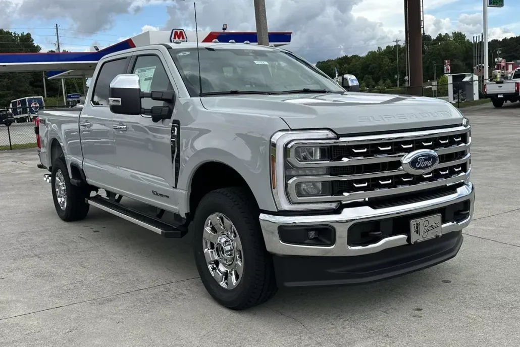 2025 Ford F-250 Lariat photo 1