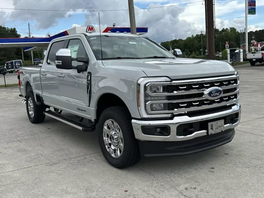 2025 Ford F-250 Lariat photo 1
