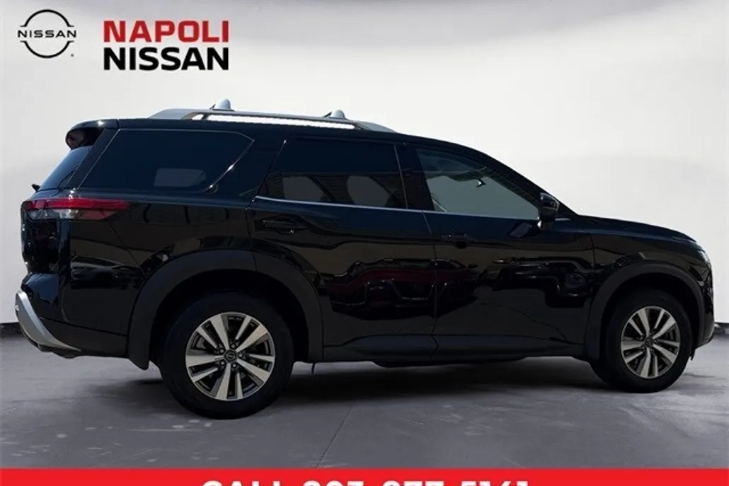 2023 Nissan Pathfinder SL photo 1