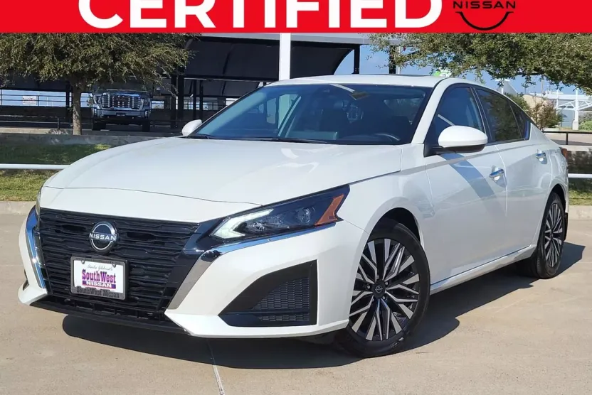 2024 Nissan Altima 2.5 SV photo 1