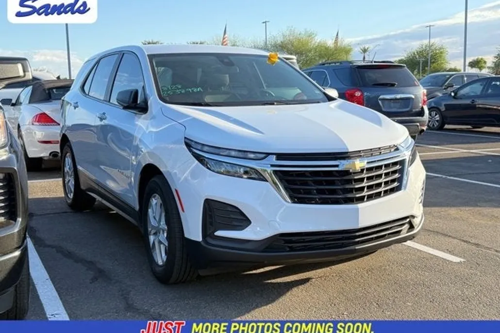 2022 Chevrolet Equinox LS photo 1