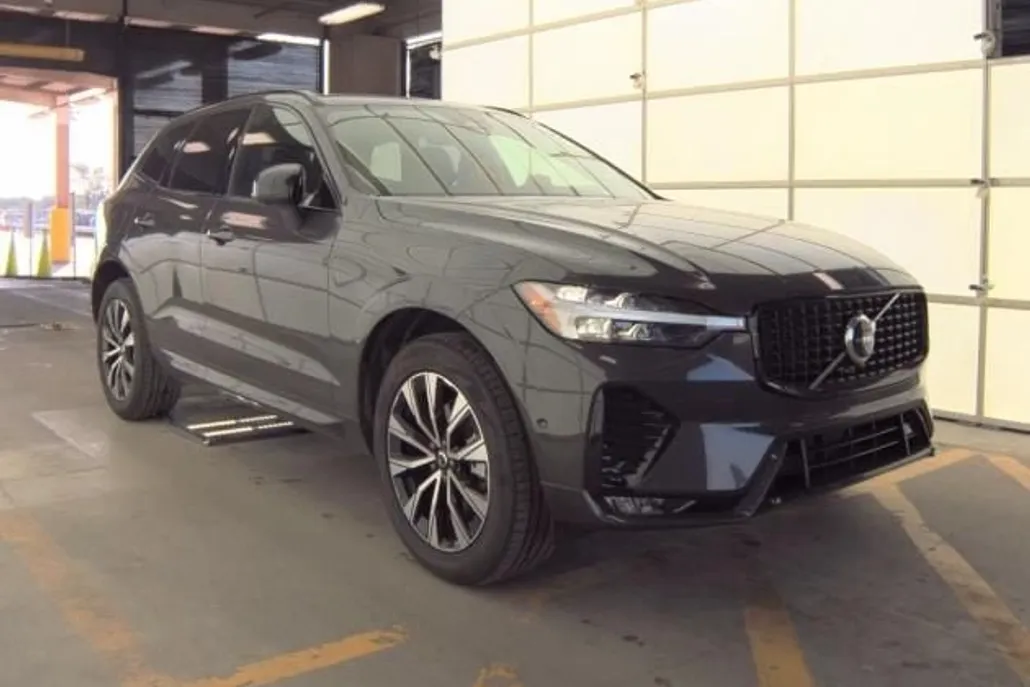 2025 Volvo XC60 B5 Plus photo 1
