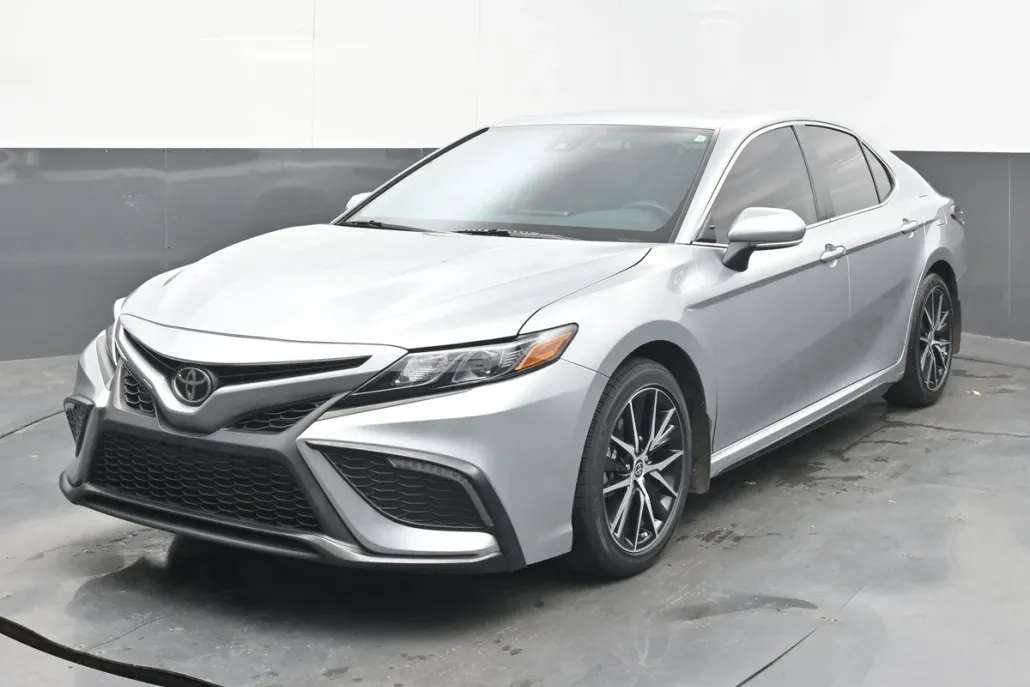 2023 Toyota Camry SE photo 1