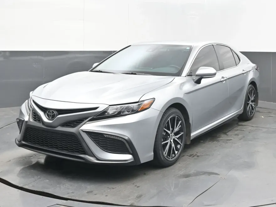 2023 Toyota Camry SE photo 1