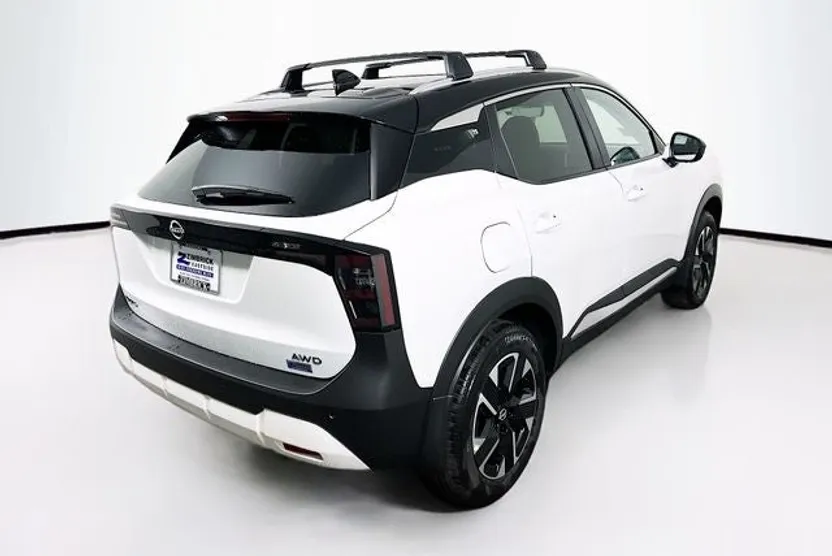 2025 Nissan Kicks SV photo 1
