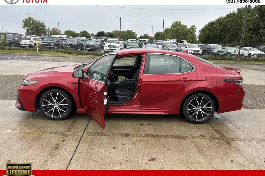 2024 Toyota Camry SE photo 1