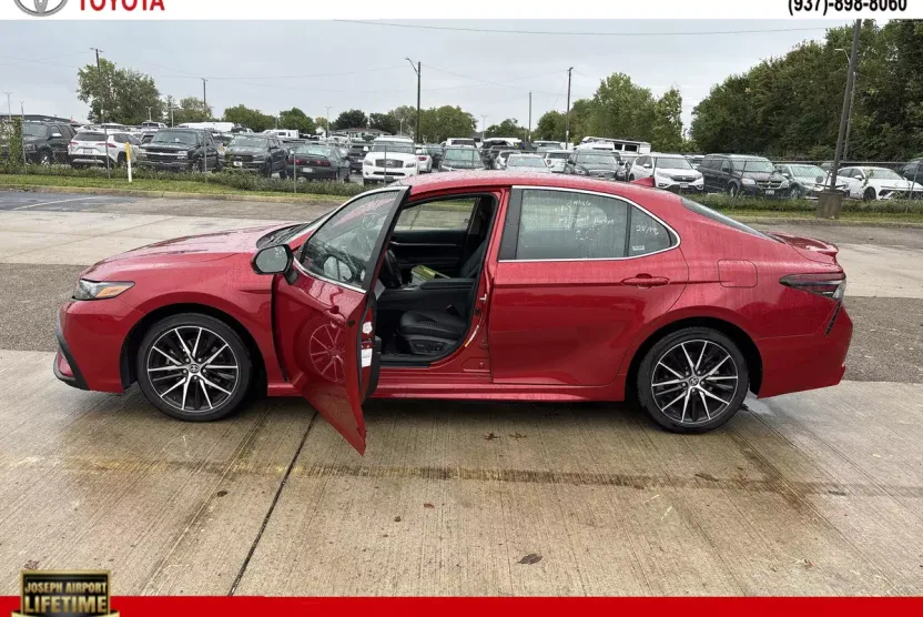 2024 Toyota Camry SE photo 1