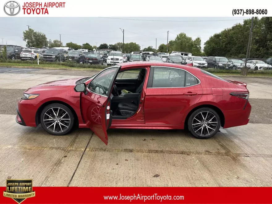 2024 Toyota Camry SE photo 1