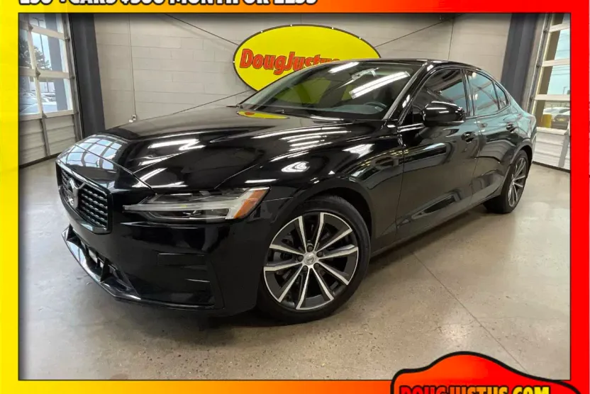 2022 Volvo S60 Momentum photo 1