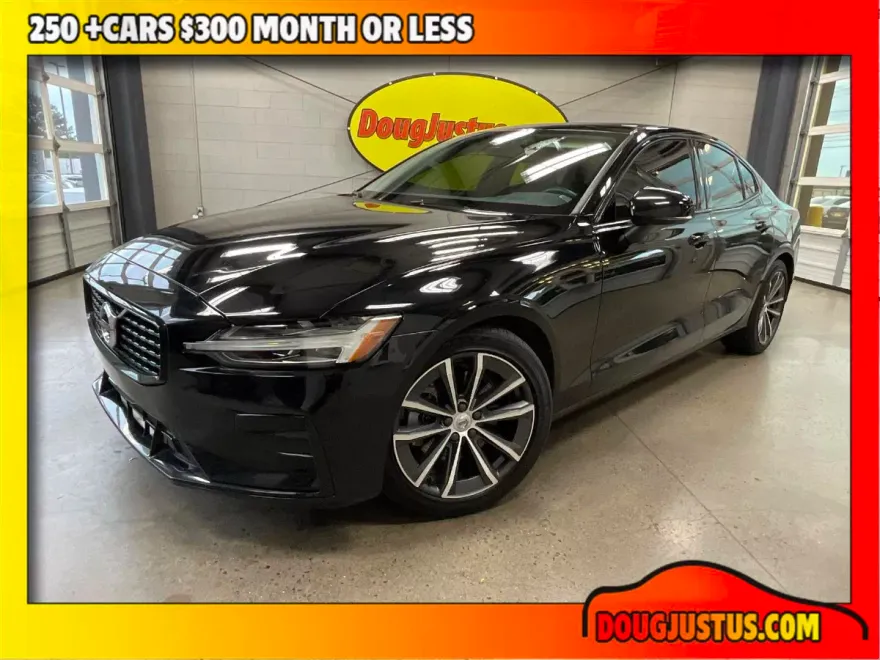 2022 Volvo S60 Momentum photo 1