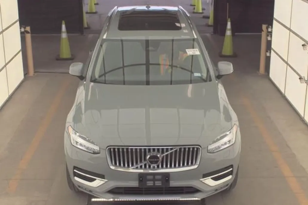 2025 Volvo XC90 Plus photo 1