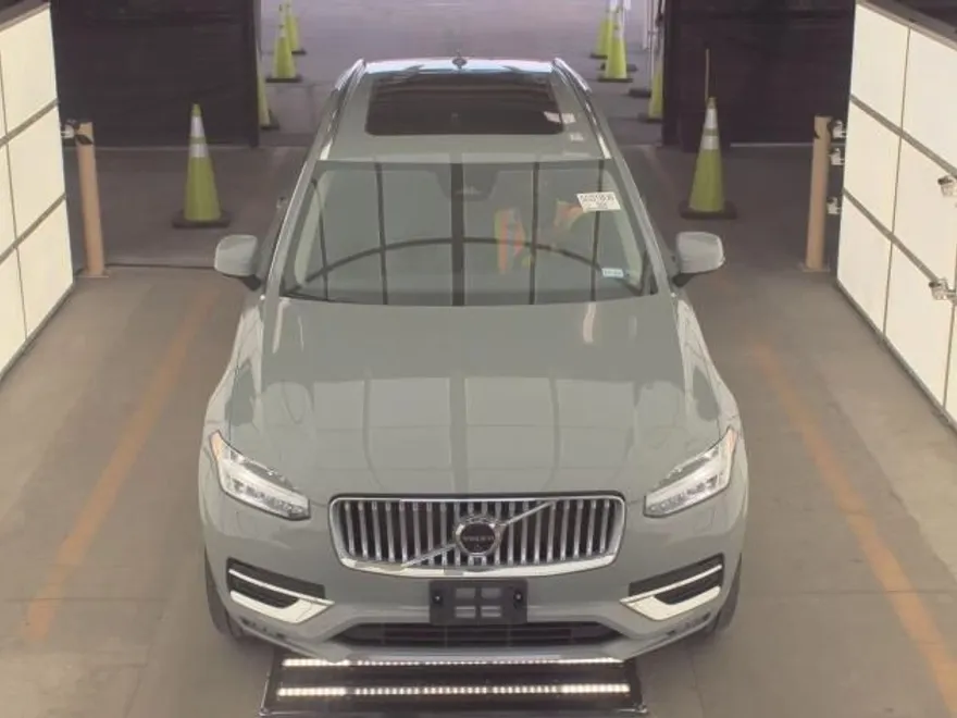 2025 Volvo XC90 Plus photo 1