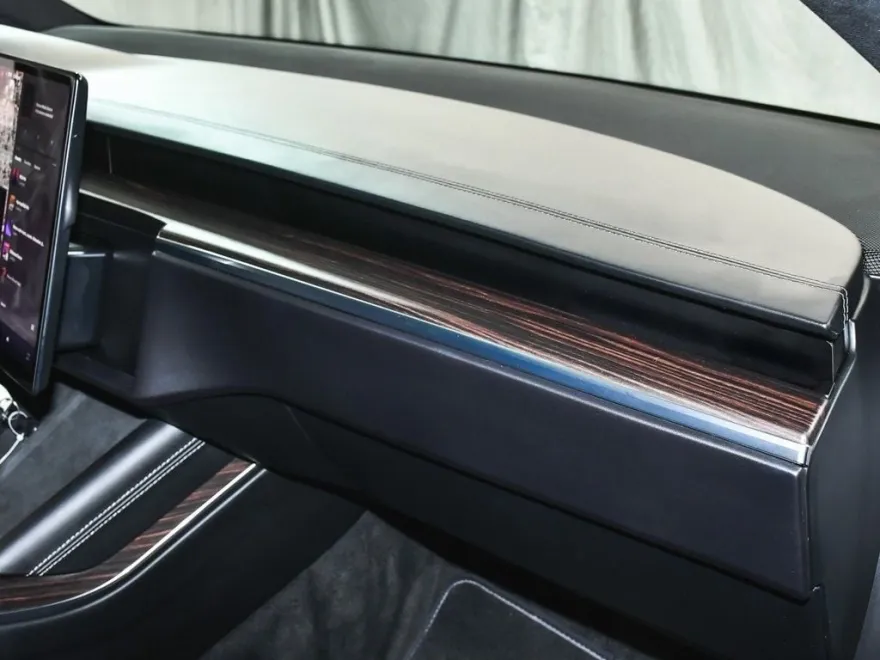 2024 Tesla Model X photo 42