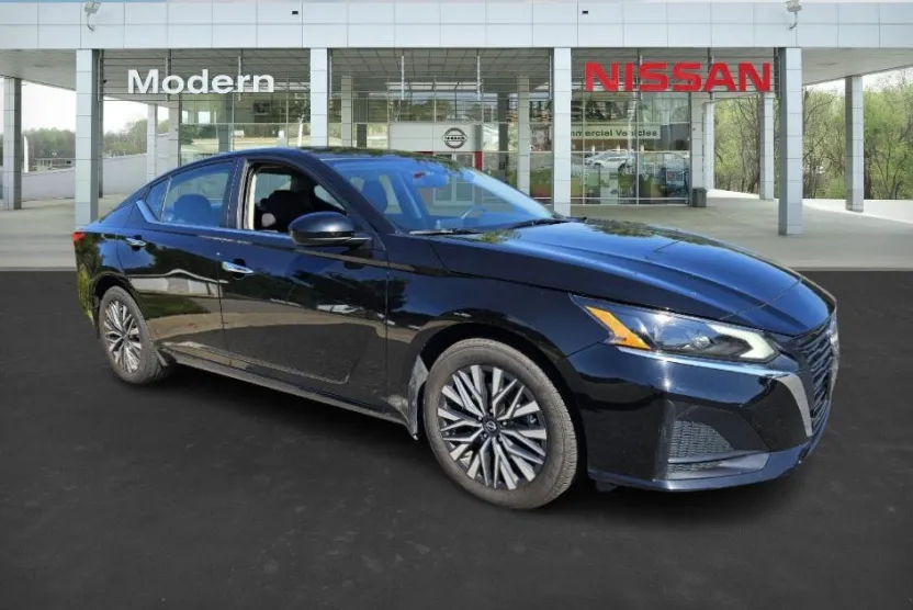 2023 Nissan Altima 2.5 SV photo 1