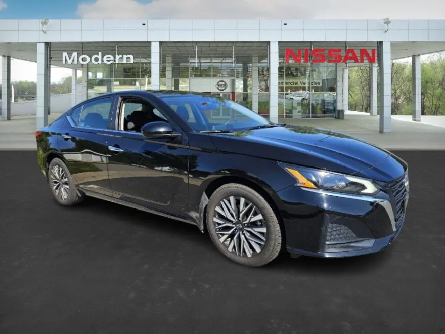 2023 Nissan Altima 2.5 SV photo 1
