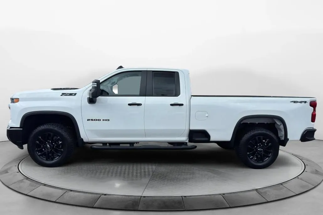2025 Chevrolet Silverado 2500HD Custom photo 1