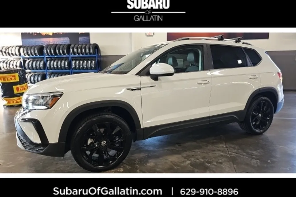 2023 Volkswagen Taos SE photo 1
