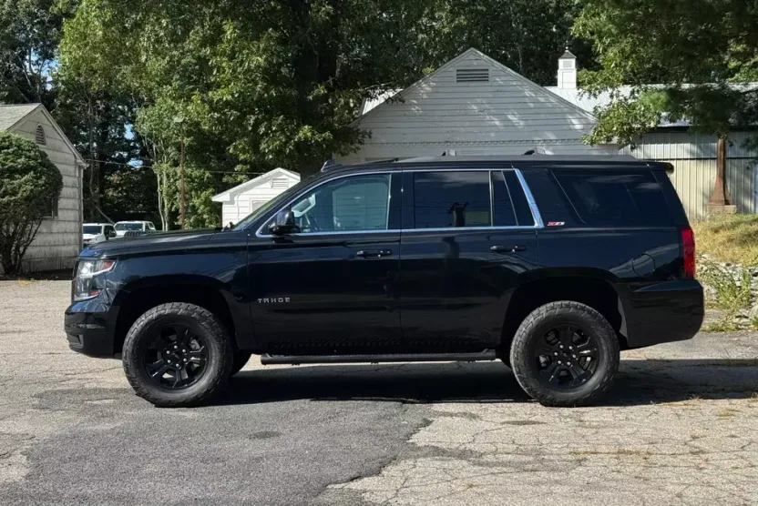 2017 Chevrolet Tahoe LT photo 1