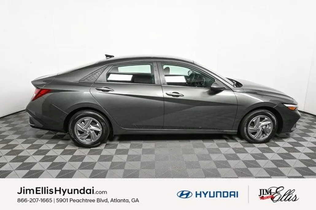 2024 Hyundai Elantra SE photo 1
