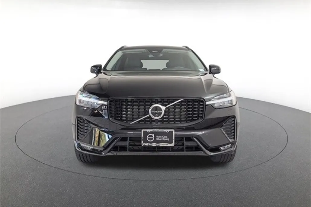 2025 Volvo XC60 Plus photo 1