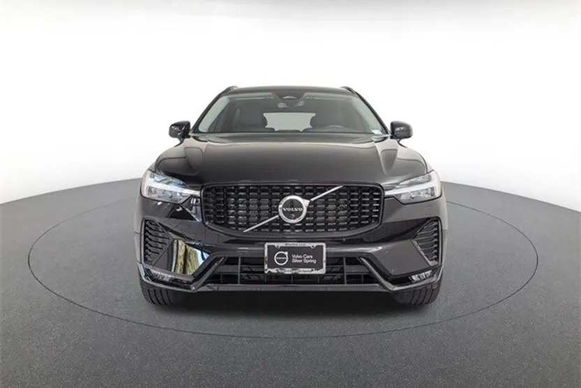 2025 Volvo XC60 Plus photo 1