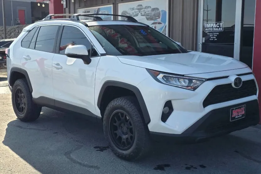 2019 Toyota RAV4 XLE photo 1