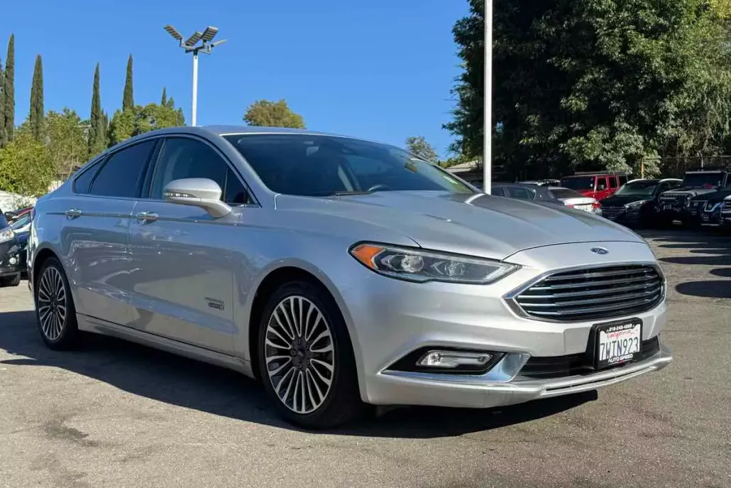 2017 Ford Fusion Energi Titanium photo 1
