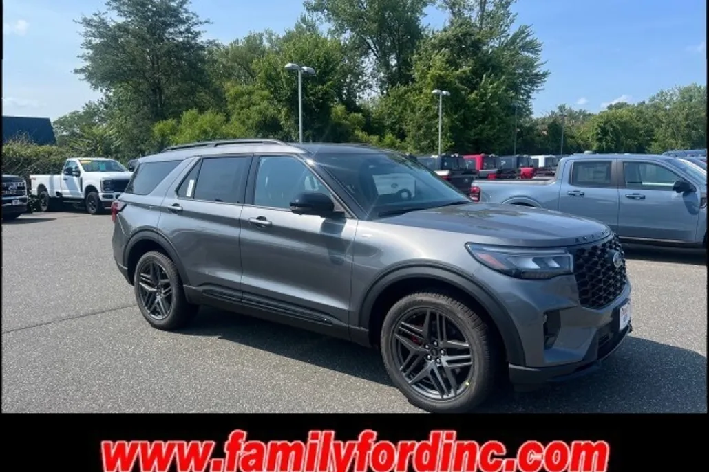 2025 Ford Explorer ST-Line photo 1