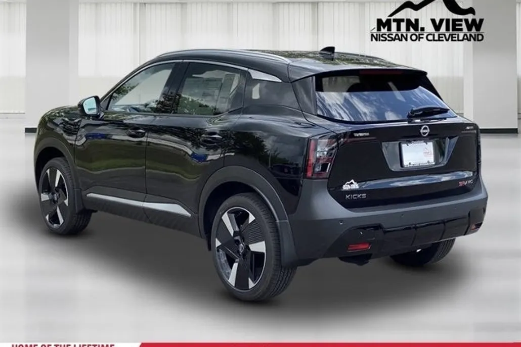 2025 Nissan Kicks SR photo 1