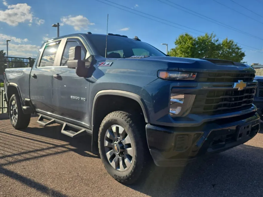 2025 Chevrolet Silverado 2500HD Custom photo 1