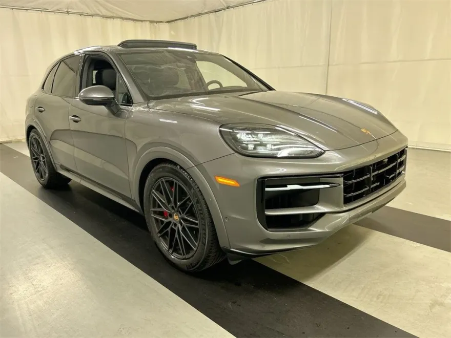 2025 Porsche Cayenne GTS photo 1