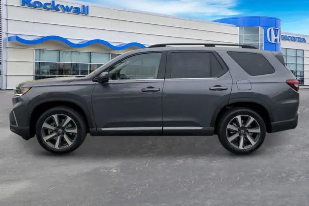 2025 Honda Pilot Touring photo 1