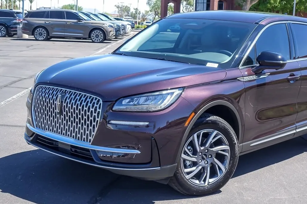 2023 Lincoln Corsair Standard photo 1