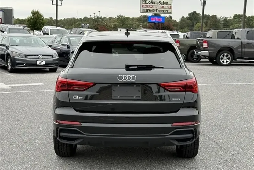 2023 Audi Q3 S line Premium photo 1