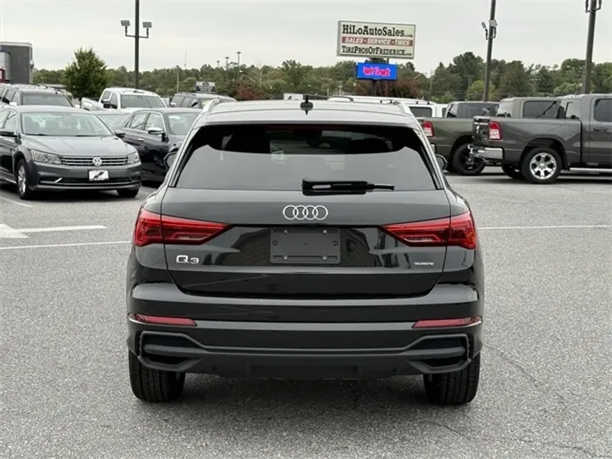 2023 Audi Q3 S line Premium photo 1