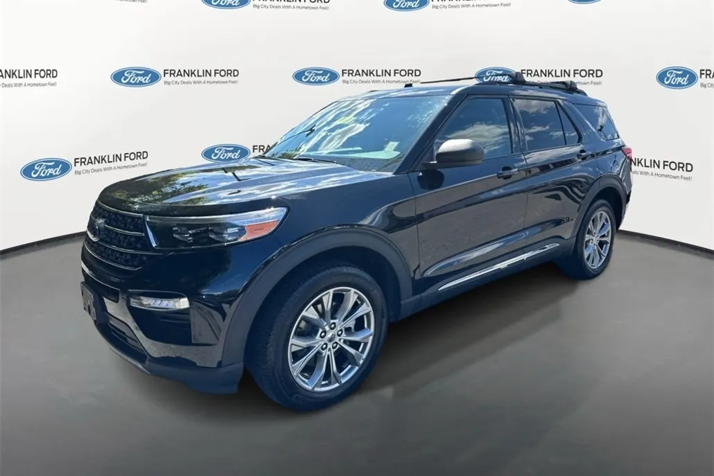 2022 Ford Explorer XLT photo 1