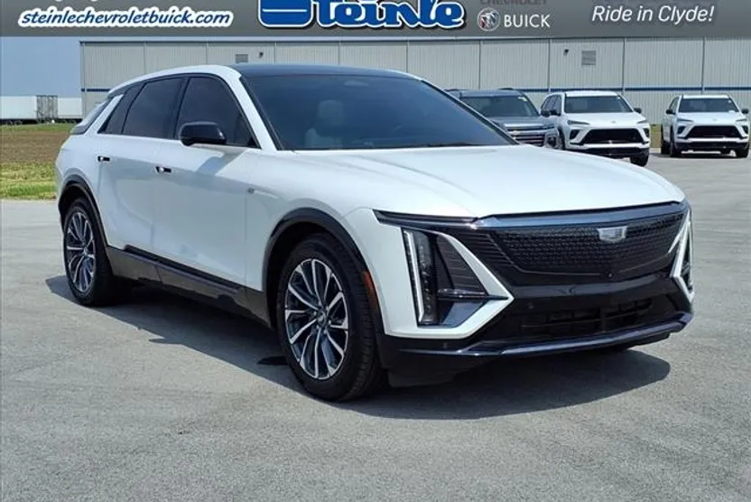 2024 Cadillac Lyriq Sport photo 1