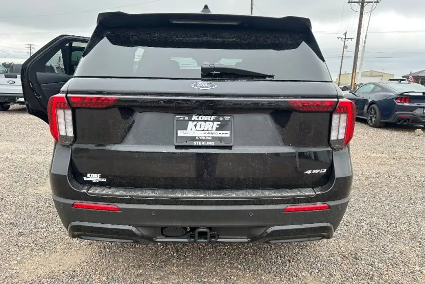 2025 Ford Explorer ST-Line photo 1