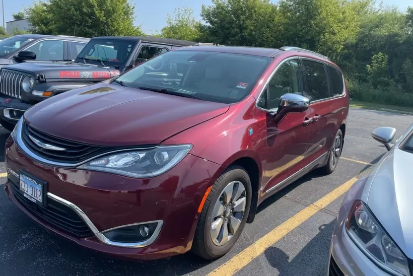 2018 Chrysler Pacifica Hybrid Limited photo 1