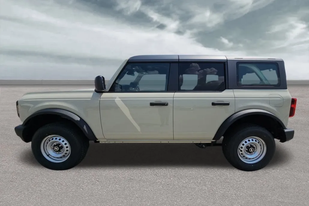 2025 Ford Bronco Base photo 1