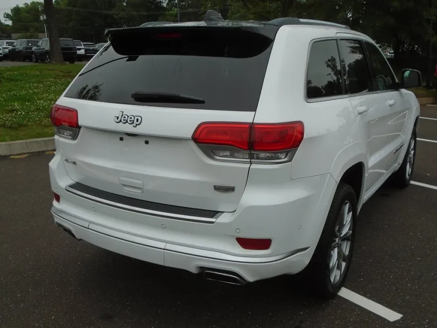 2021 Jeep Grand Cherokee Summit photo 1