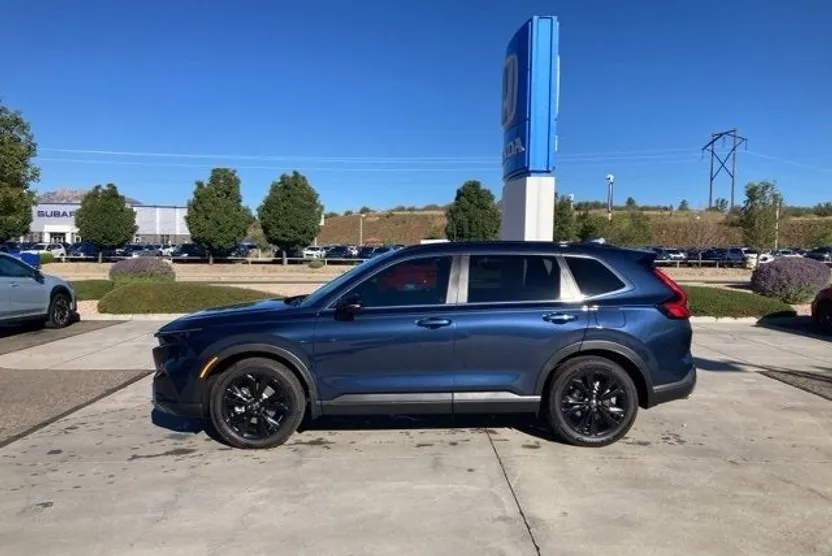 2023 Honda CR-V Hybrid Sport Touring photo 1