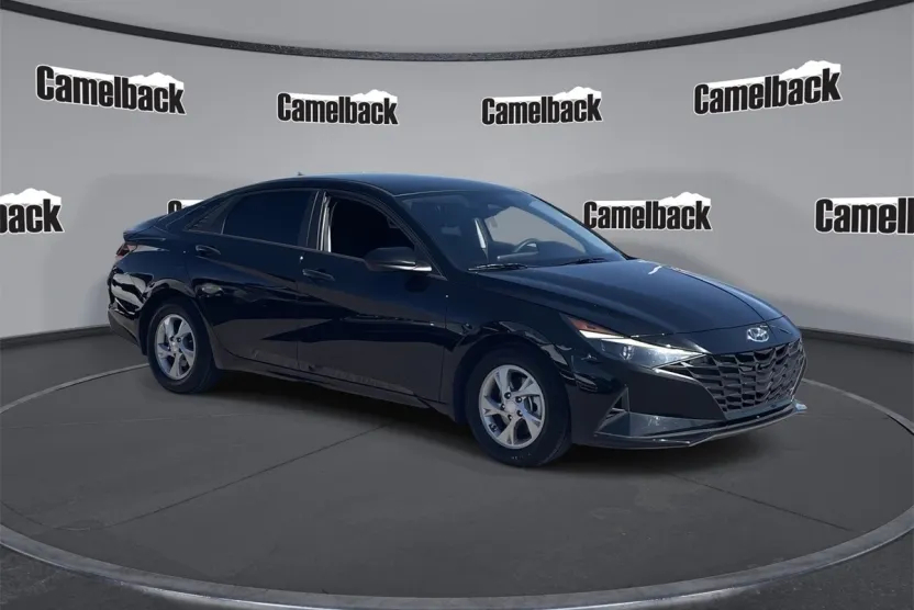 2023 Hyundai Elantra SE photo 1