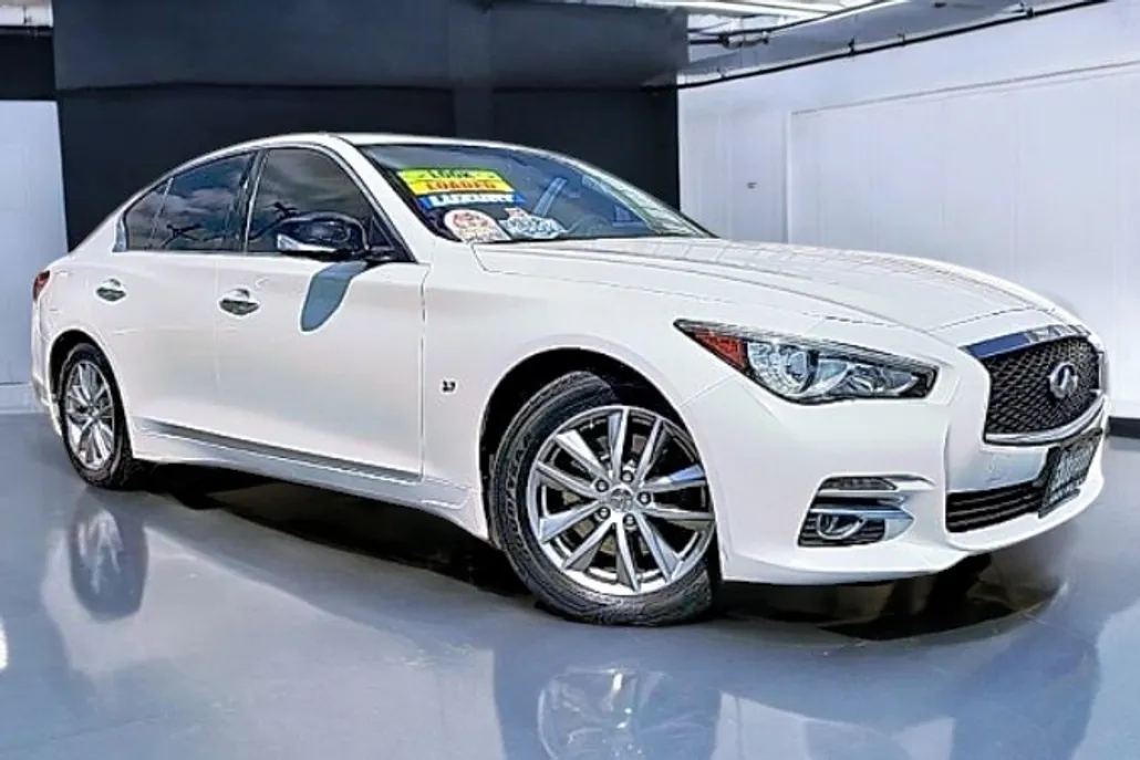 2015 Infiniti Q50 Premium photo 1