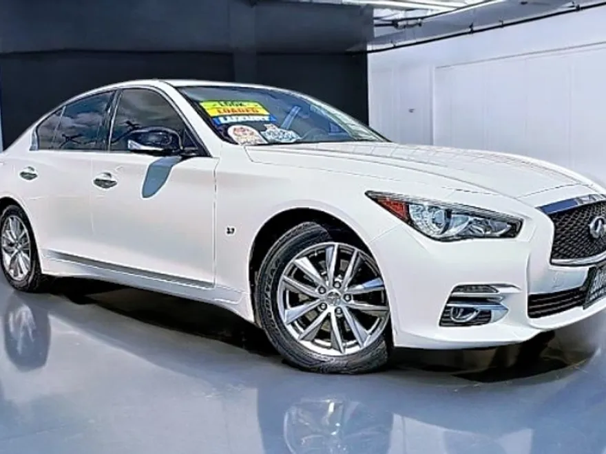 2015 Infiniti Q50 Premium photo 1